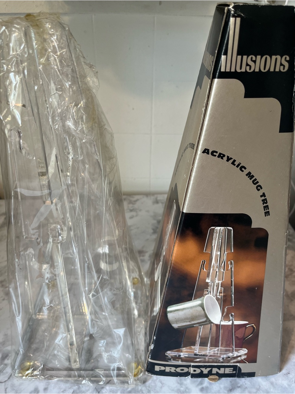 Prodyne "Illusions" Acrylic Mug Tree Hold 6 Vintage